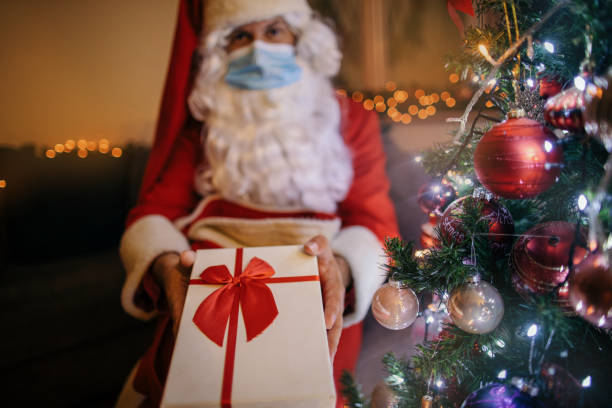 istock Santa Claus at corona virus time 1269664364