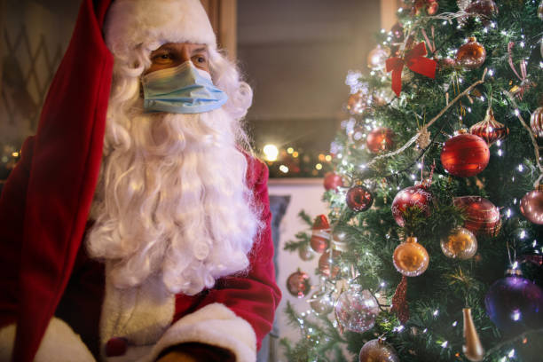 istock Santa Claus at corona virus time 1269664402