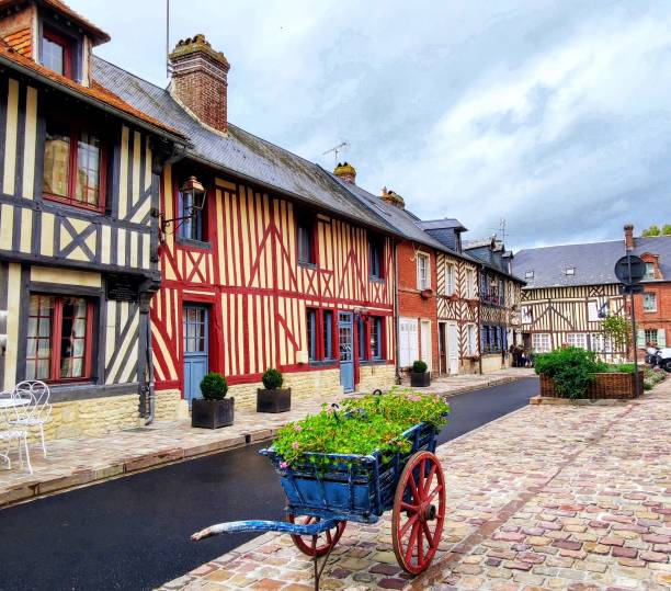 France. Normandy. Pays d'Auge. A view of the square of the typical village of Beuvron en Auge, one of the beautiful villages of France with its half-timbered houses. France. Normandy. Pays d'Auge. View of the place of Beuvron en Auge, one of the beautiful French villages with its typical half-timbered houses of colors. Charming tourism. ancient villages stock pictures, royalty-free photos & images