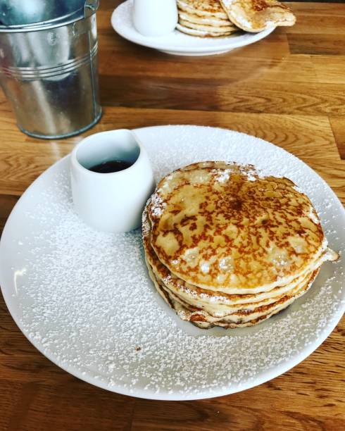 panquecas e xarope de bordo - pancake turner - fotografias e filmes do acervo