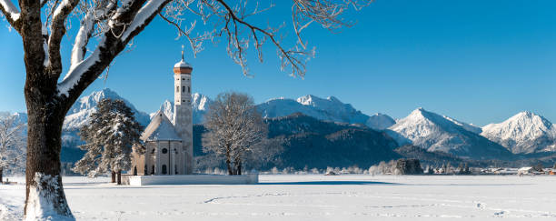 bela paisagem panorâmica na baviera no inverno - st colomans church - fotografias e filmes do acervo