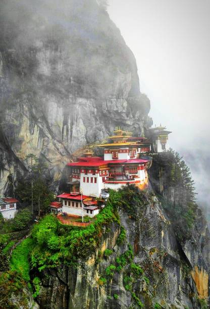 monastère du nid de tigre - monastère de taktsang photos et images de collection