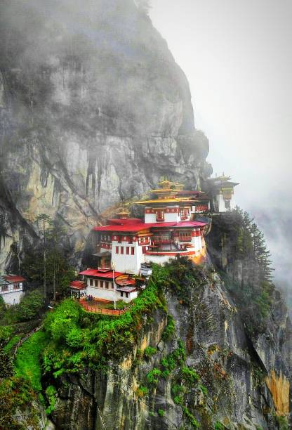 호랑이 둥지 수도원 - bhutan himalayas buddhism monastery 뉴스 사진 이미지