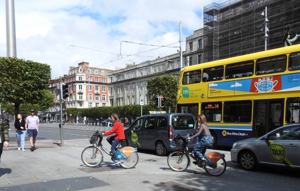 o'connell street - republic of ireland dublin ireland bus city foto e immagini stock