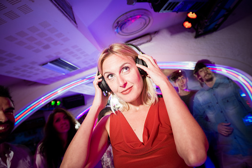 woman dancing at the dancefloor