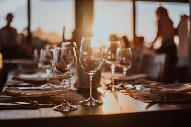 dinner table - restaurant banquet table wedding reception imagens e fotografias de stock