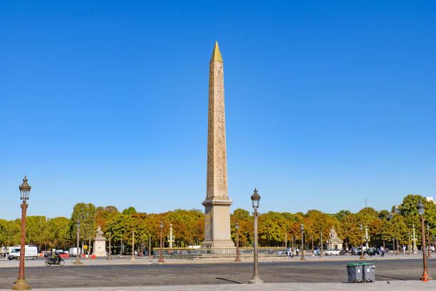 place de la concorde, la più grande piazza pubblica di parigi, francia - obelisco foto e immagini stock