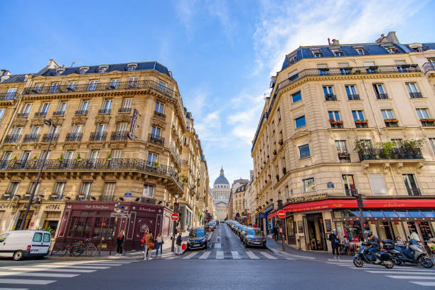 здания в латинском квартале в париже, франция - pantheon paris paris france france europe стоковые фото и изображения