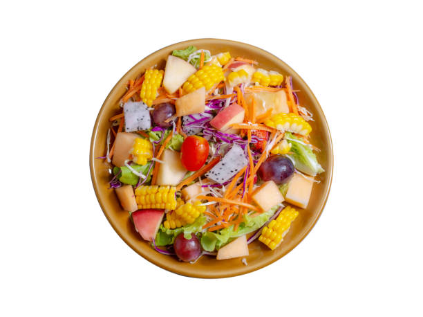 salada de frutas e legumes em tigela isolada em fundo branco - heathy food - fotografias e filmes do acervo