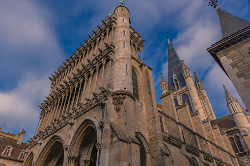 The exterior of Église Notre-Dame de Dijon, on a sunny day.