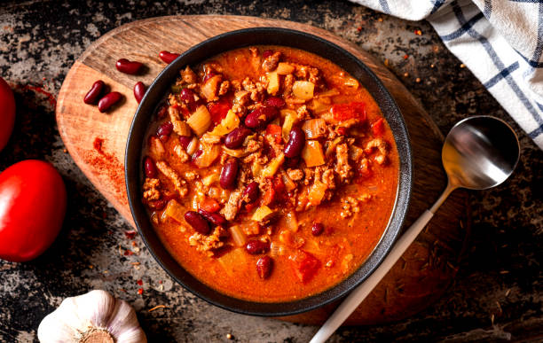 chili con carne - chili food bowl ready to eat fotografías e imágenes de stock