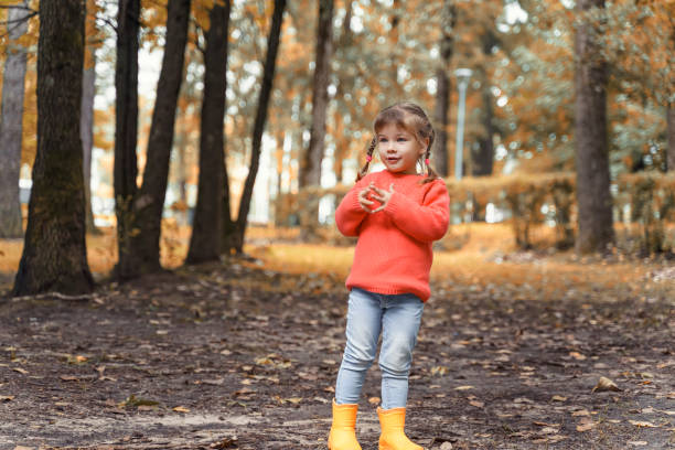 portrait of a beautiful little girl 4 years old in a red sweater in autumn - preschooler autumn beautiful blond hair imagens e fotografias de stock