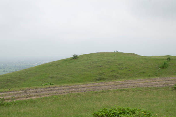 LANDSCAPE GREEN HILL SLOPE WITH CLOUD