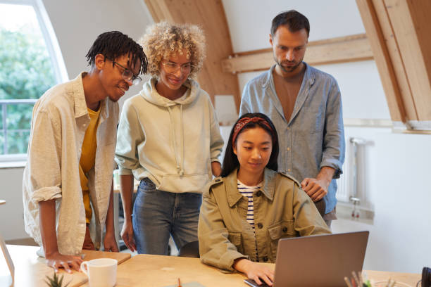 istock Business people working in team 1269988900