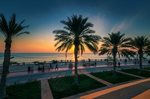 Hermosa vista del amanecer en Al-Khobar Corniche -Arabia Saudita. photo
