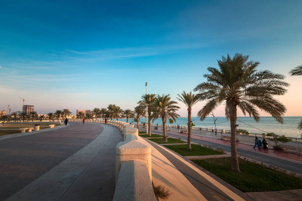 maravillosa vista de la mañana en al khobar corniche - al- khobar, arabia saudita. - cornisa fotografías e imágenes de stock