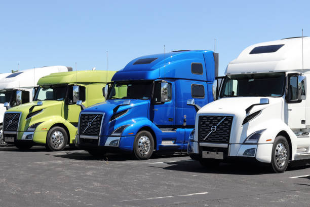 Volvo Semi Tractor Trailer Trucks Lined up for Sale. Volvo is one of the largest truck manufacturers. Indianapolis - Circa August 2020: Volvo Semi Tractor Trailer Trucks Lined up for Sale. Volvo is one of the largest truck manufacturers. volvo stock pictures, royalty-free photos & images