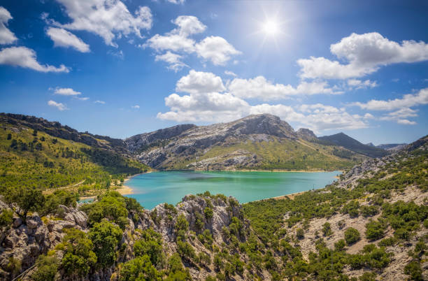 artificial lake embassament de cuber ( cúber ) - serra de tramuntana / mallorca (majorca) - sunset dusk mountain reservoir fotografías e imágenes de stock