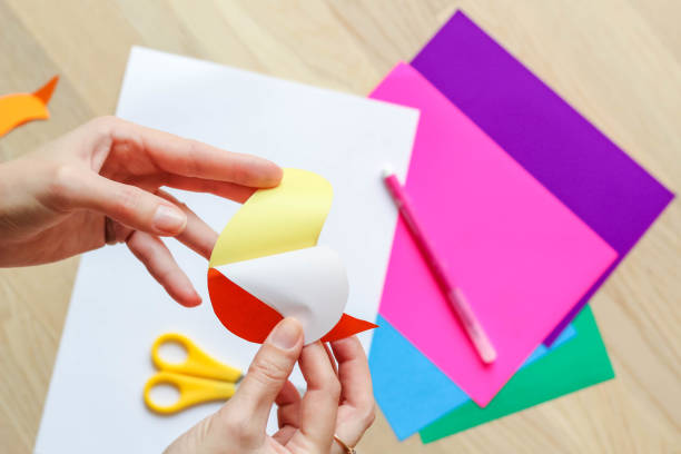 istock Step-by-step instructions for mother's day crafts. 1270105782