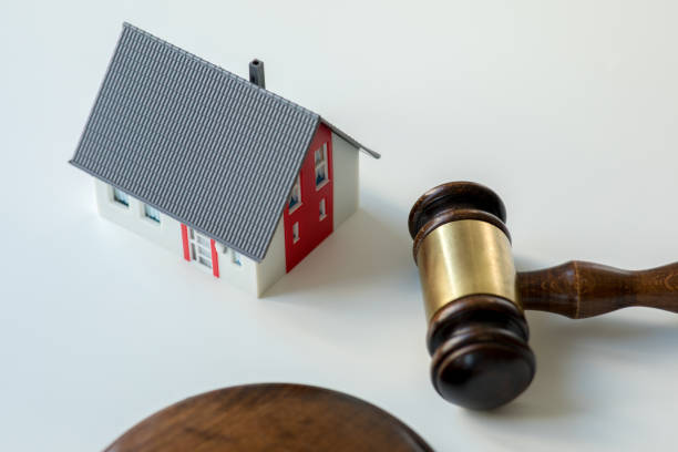 istock Real estate sale auction 1270127033