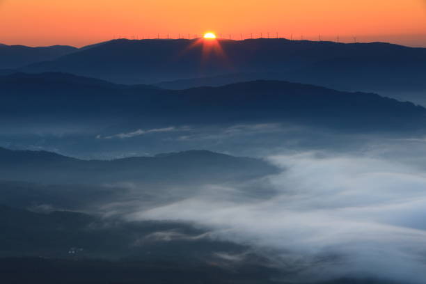 istock Mountain range and sea of clouds 1270129045