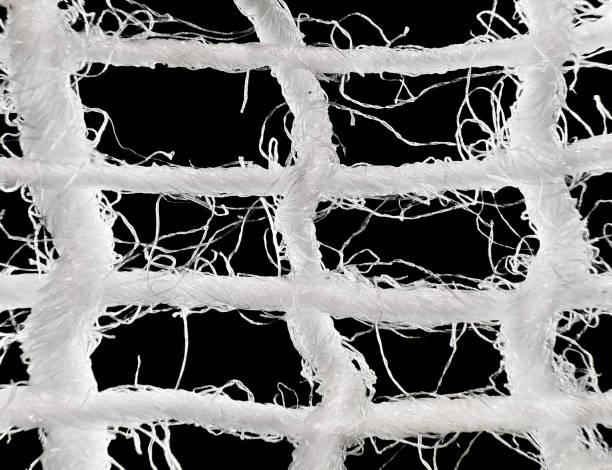 tissu blanc de gaze sous le gros plan de microscope, isolé sur le fond noir - gauze bandage textured white photos et images de collection