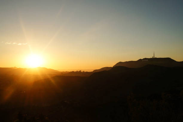 tramonto all'hollywood sign dal griffith observatory, los angeles, california, stati uniti - cerimonia degli oscar foto e immagini stock