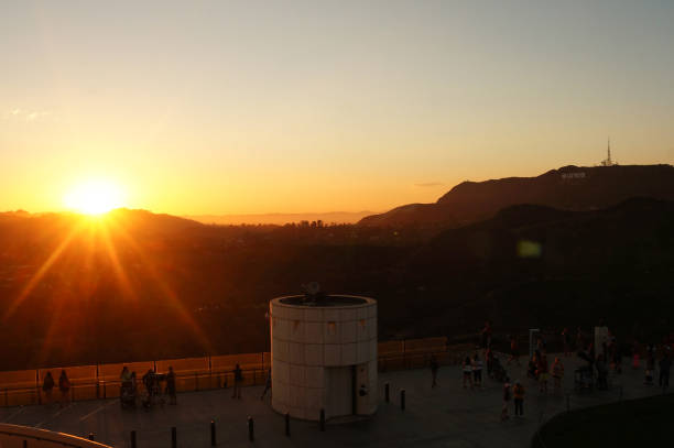 tramonto all'hollywood sign dal griffith observatory, los angeles, california, stati uniti - cerimonia degli oscar foto e immagini stock