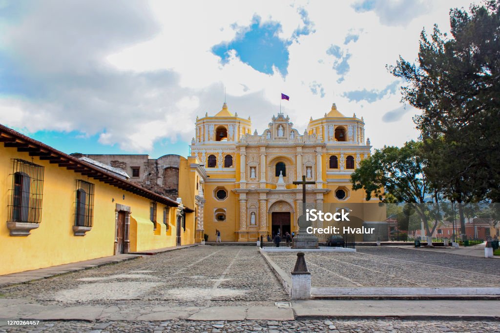 Iglesia De La Merced Và Quảng Trường Lát Đá Cuội Với Cross Antigua Guatemala  Hình ảnh Sẵn có - Tải xuống Hình ảnh Ngay bây giờ - iStock