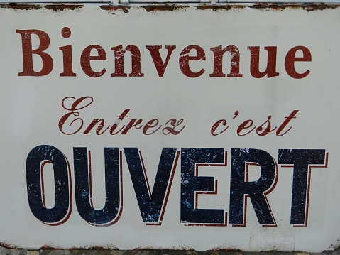 Open sign vintage style, written in french, white background and letters in black and red