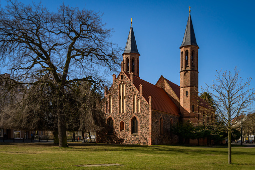 View from the east – Location: Breite Strasse – Names: Friedrich August Stüler - Architectural specs: aisleless church, archivolt, monument protection, twin tower - Botanical specs: village green - additional specs: parish church