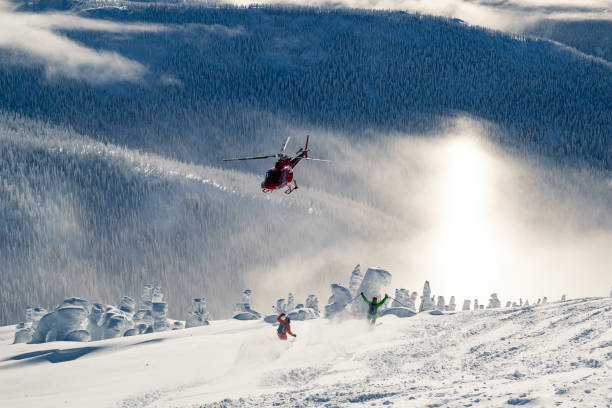 파우더 스키 - skiing sports helmet powder snow ski goggles 뉴스 사진 이미지