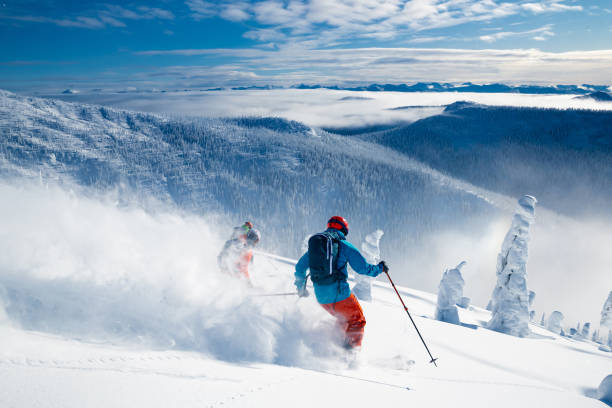 그룹 스키 - skiing sports helmet powder snow ski goggles 뉴스 사진 이미지