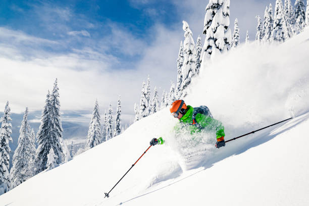 파우더 스키 - skiing sports helmet powder snow ski goggles 뉴스 사진 이미지