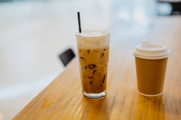 istock Iced coffee and hot coffee in paper cup 1270356661