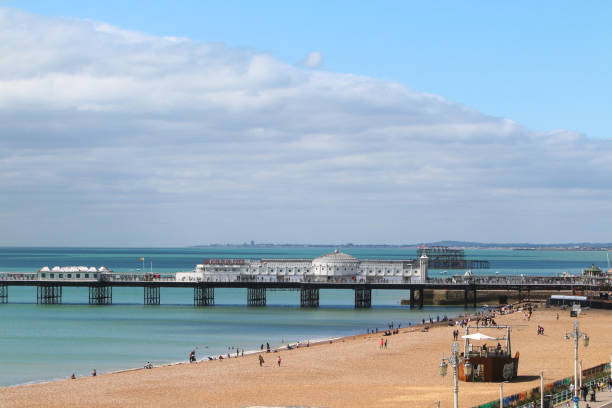 brighton palace pier en east sussex, inglaterra - palace pier tourism built structure sign fotografías e imágenes de stock