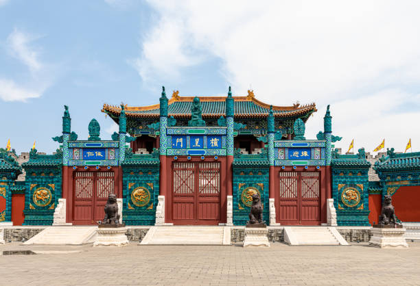 lingxing gate devant le palais du prince restauré - datong photos et images de collection