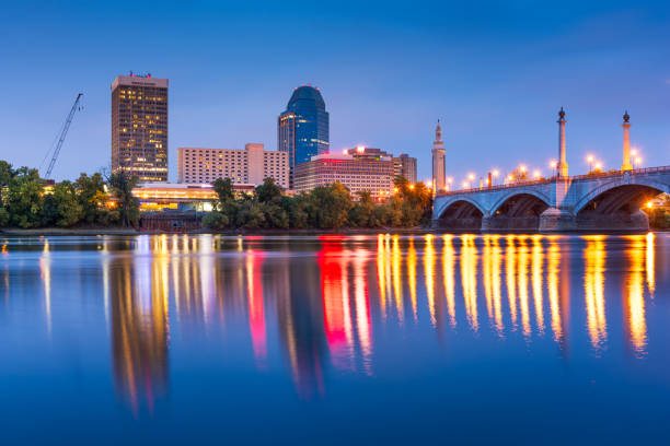 istock Springfield, Massachusetts, USA Skyline 1270436054