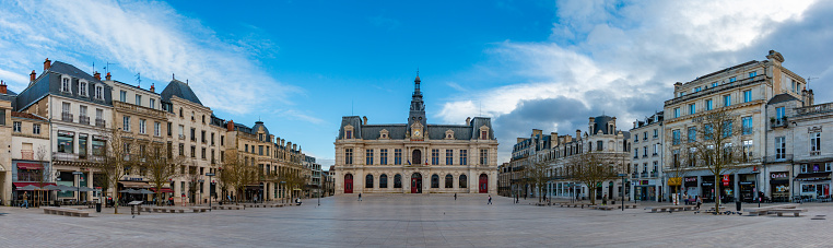 A panorama of the square where Poitier's Hôtel de Ville is located.