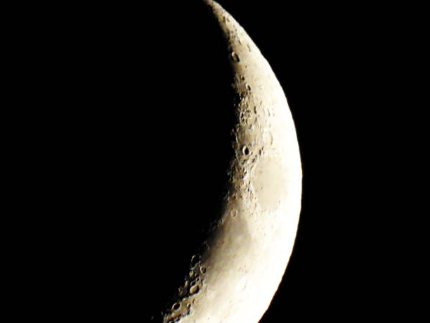 istock A growing piece of moon 1270455138