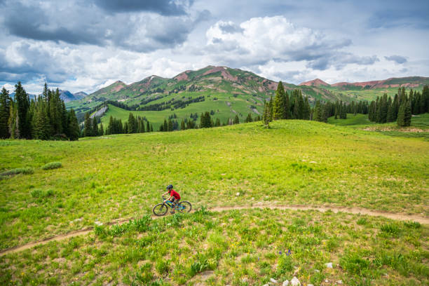 istock Kids Mountain Biking in Amazing Beauty 1270468149