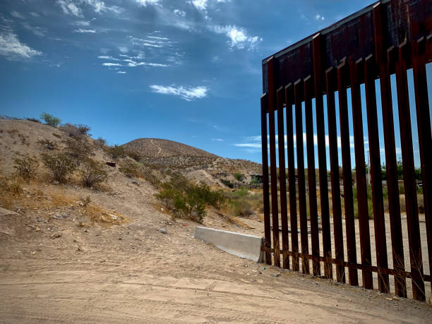 International Border between US and Mexico where the wall ends leaving a gaping hole where anyone could easily cross back and forth International Border between US and Mexico where the wall ends leaving a gaping hole where anyone could easily cross back and forth ciudad juarez photos stock pictures, royalty-free photos & images