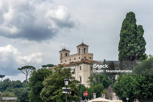 Los Escalones Españoles En La Plaza Di Spagna En Roma Italia Foto de stock y más banco de imágenes de Villa Médici