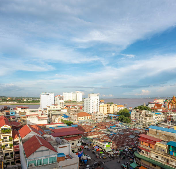 istock Elevated Cityscape View In Phnom Penh, Cambodia 1270496194