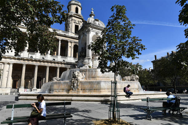 fontana di saint sulpice, parigi, francia. - 2999 foto e immagini stock