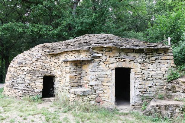 Old and typical stone hut called caborne in french language in Saint Cyr au Mont d'or, France Old and typical stone hut called caborne in french language in Saint Cyr au Mont d'or, France sheld stock pictures, royalty-free photos & images