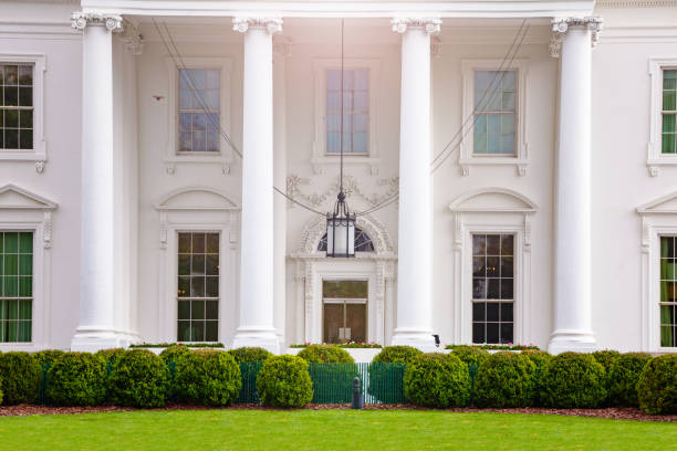 wejście do białego domu, rezydencja prezydenta usa - white house washington dc american flag president zdjęcia i obrazy z banku zdjęć