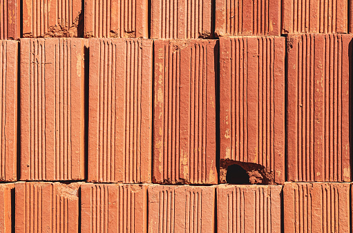 Tijolos. Red brick background with holes.