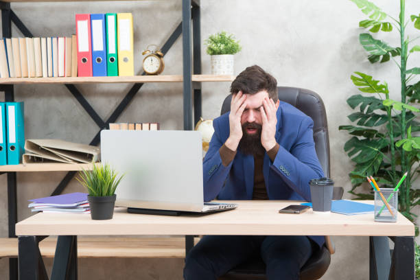 Unforgivable mistake. Falling stock prices. Man bearded boss sit office with laptop. Manager solving business problems online. Business man failed. Risky business. Broker and financial indicators. un error imperdonable. caída de los precios de las acciones. el jefe barbudo hombre se sienta con la computadora portátil. gerente resolviendo problemas de negocio en línea. el hombre de negocios fracasó. negocios arriesgados. indicadores de intermedia
