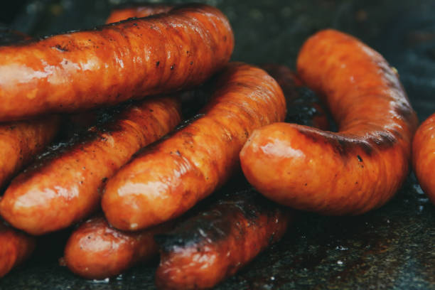 delicious romanian sausages being grilled. - 5551 imagens e fotografias de stock